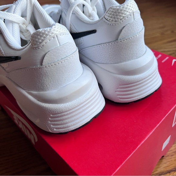 NIKE AIR MAX WOMAN’S RUNNING SNEAKERS SIZE 9.5 BLACK/WHITE - Picture 6 of 10